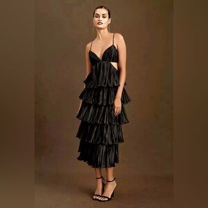 ♠️Carly Cushnie x BHDLN Tiered Ruffles Pleated V-Neck Cutout Midi Black Dress